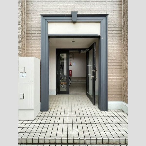 エントランス (エントランス)