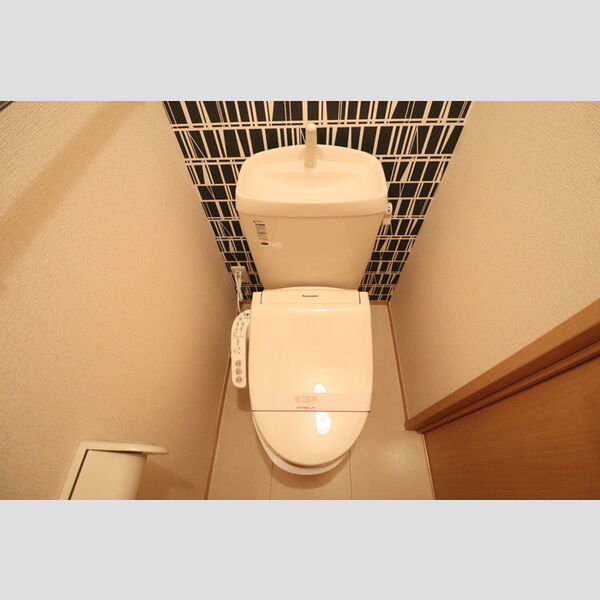 トイレ (温水洗浄暖房便座付きトイレ)