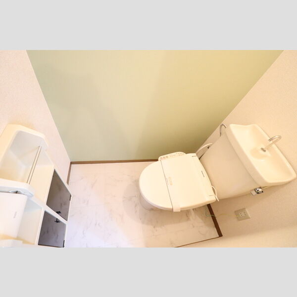 トイレ (トイレ)