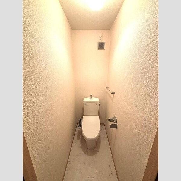 トイレ (トイレ)