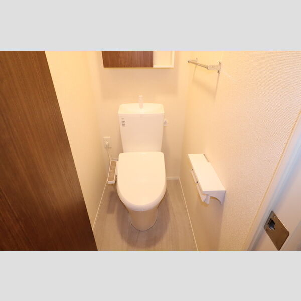 トイレ (トイレ)