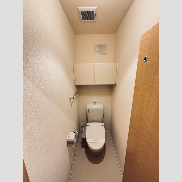 トイレ (トイレ)