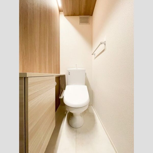 トイレ (トイレ)
