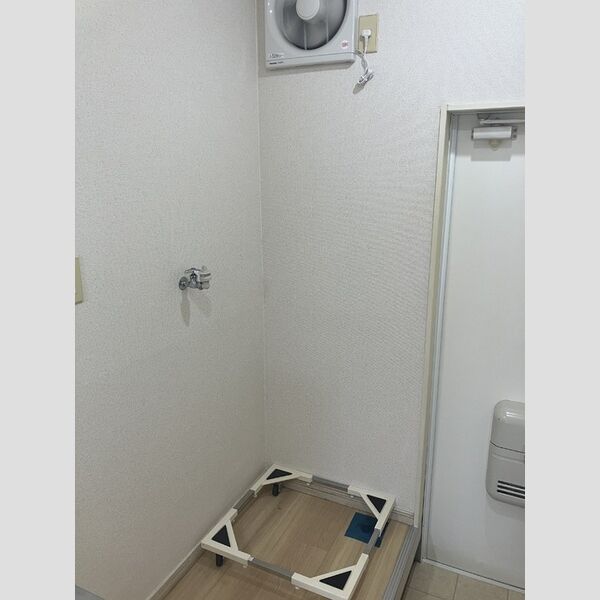 洗面所 (洗濯機置き場)