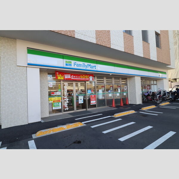 現地周辺 (コンビニ)