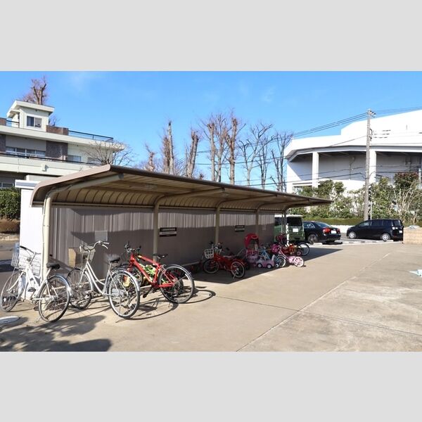 現地周辺 (屋根付き駐輪場)
