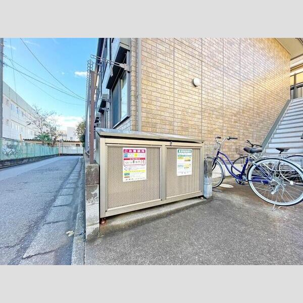 現地周辺 (ゴミ置き場)