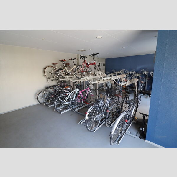 現地周辺 (駐輪場)