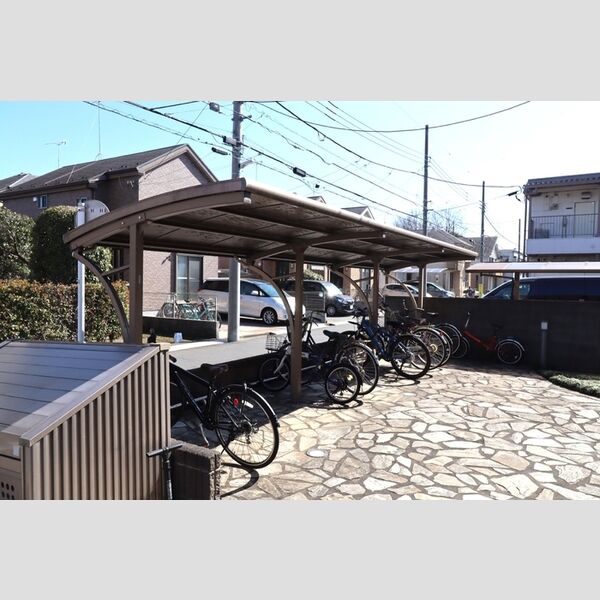 現地周辺 (屋根付き駐輪場)