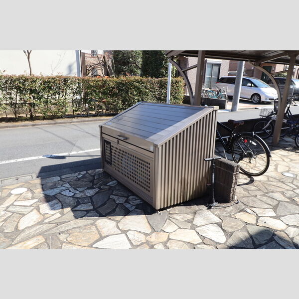 現地周辺 (ゴミストッカー)