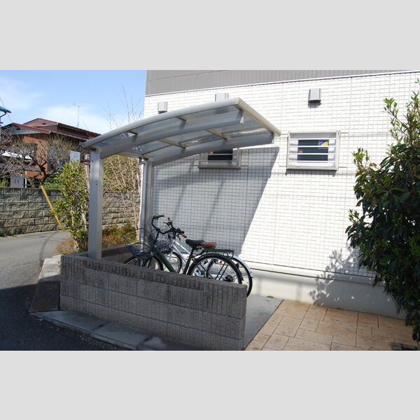 現地周辺 (屋根付き駐輪場)