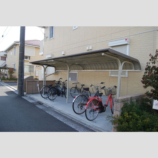 現地周辺 (屋根付き駐輪場)