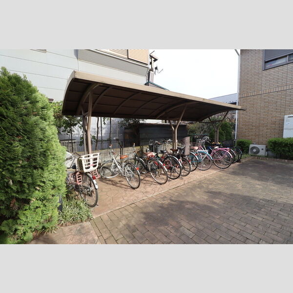 現地周辺 (屋根付き駐輪場)