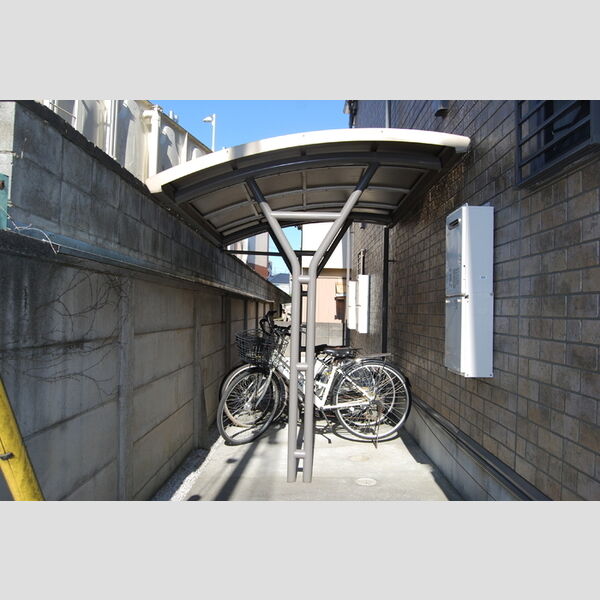 現地周辺 (屋根付き駐輪場)