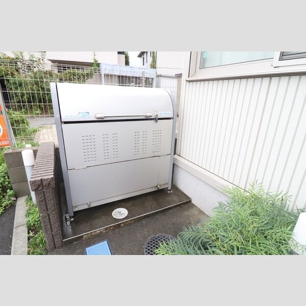 現地周辺 (ゴミBOX)