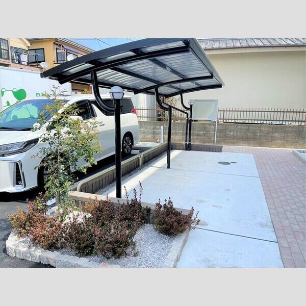 現地周辺 (駐輪場　屋根、照明付き)