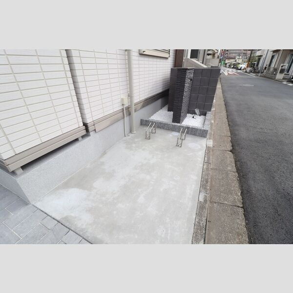 現地周辺 (駐輪場)