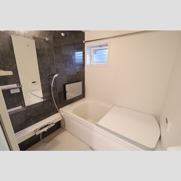 バス (バスルーム(TV&お追い焚き機能付き))