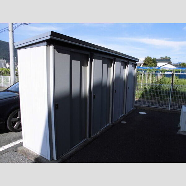 現地周辺 (物置)