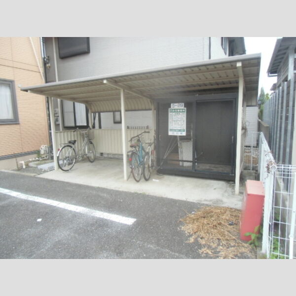 現地周辺 (駐輪場)