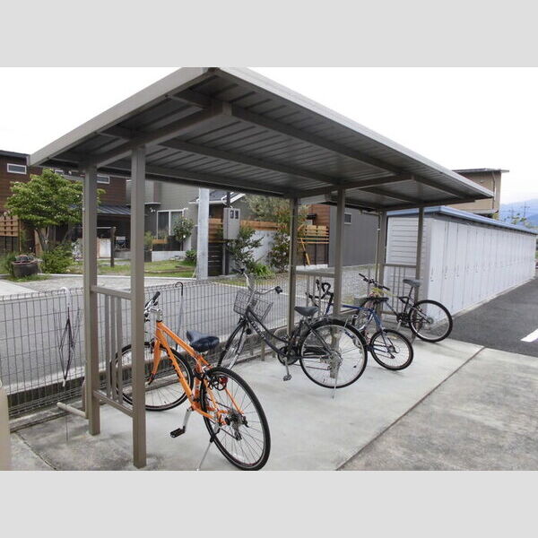 現地周辺 (駐輪場)