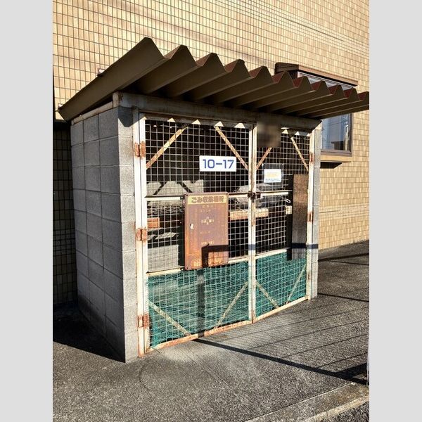 現地周辺 (ゴミ置場)