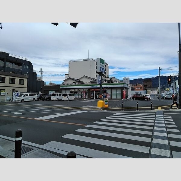 現地周辺 (ファミリーマート)