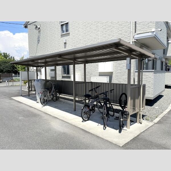 現地周辺 (駐輪場)