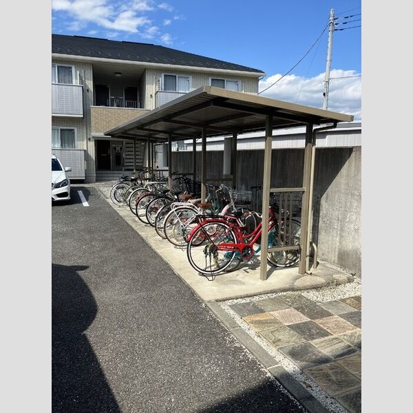 現地周辺 (駐輪場)