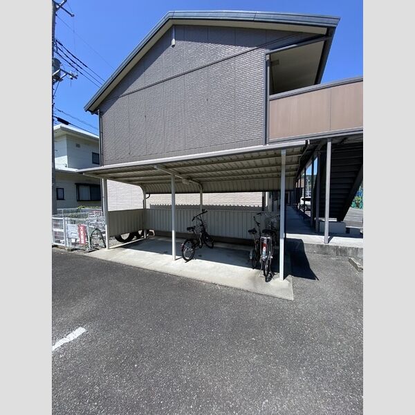 現地周辺 (駐輪場)