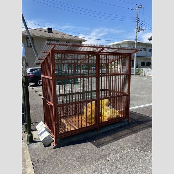 現地周辺 (ゴミ置き場)