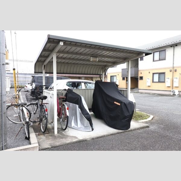 現地周辺 (駐輪場)