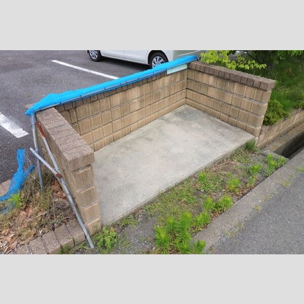 現地周辺 (ゴミ置場)