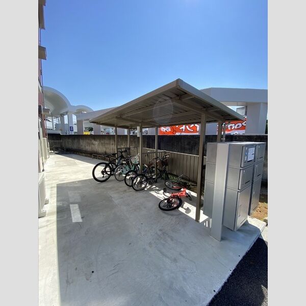 現地周辺 (駐輪場)