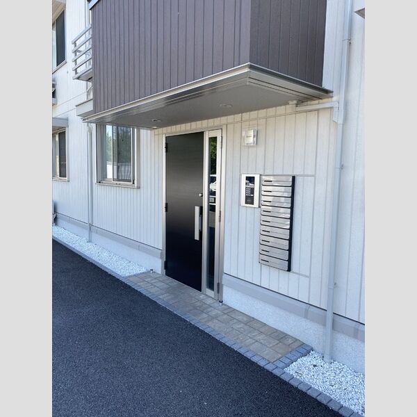 エントランス (1、2、3号室側エントランス)