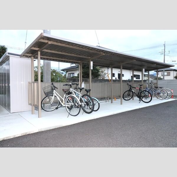 現地周辺 (駐輪場)