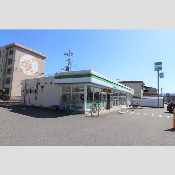 現地周辺 (ファミリーマート甲府里吉店)