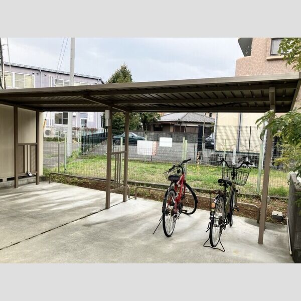 現地周辺 (駐輪場)