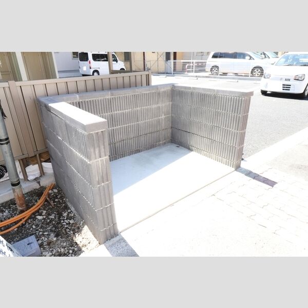 現地周辺 (ゴミ置き場)