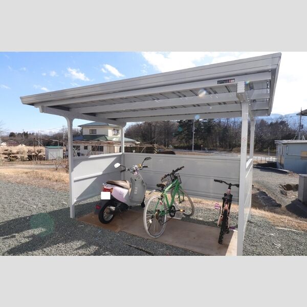 現地周辺 (駐輪場)