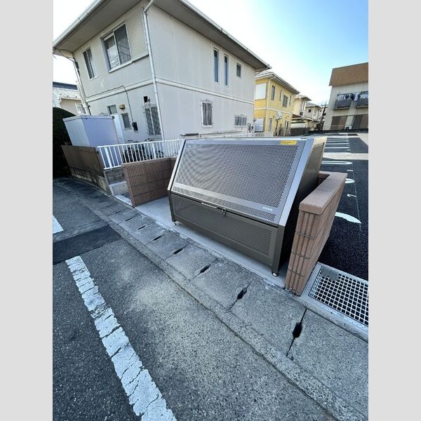 現地周辺 (ゴミ置き場)