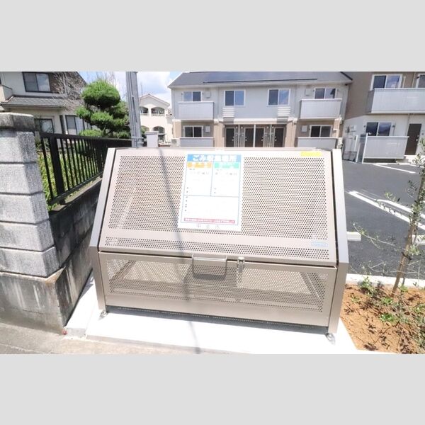現地周辺 (ゴミ置場)