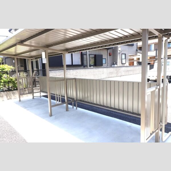 現地周辺 (駐輪場)