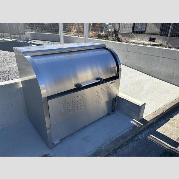 現地周辺 (ゴミストッカー)