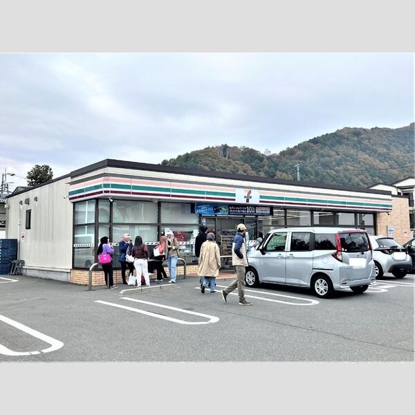 現地周辺 (セブンイレブン河口湖駅前店まで400m(徒歩6分))