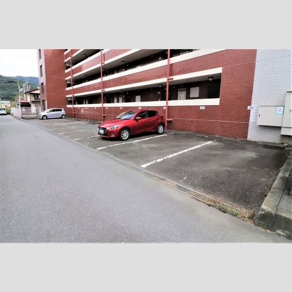 駐車場 (西側駐車場)