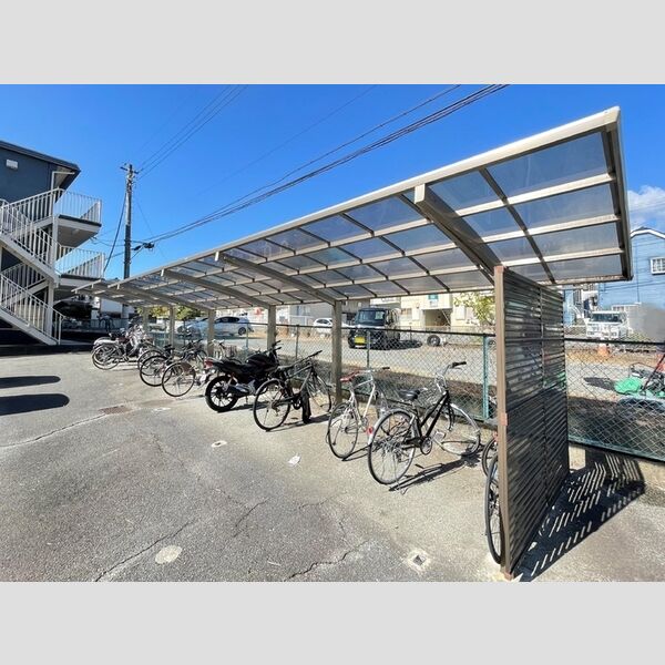 現地周辺 (駐輪場)