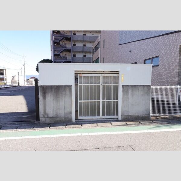 現地周辺 (ごみ置場)