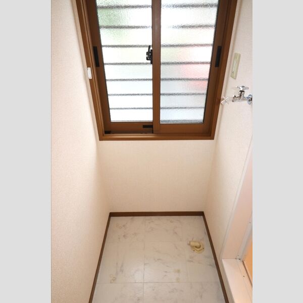 その他 (室内洗濯機置き場)