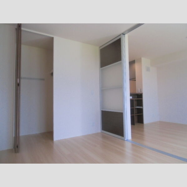 その他 (南側洋室)